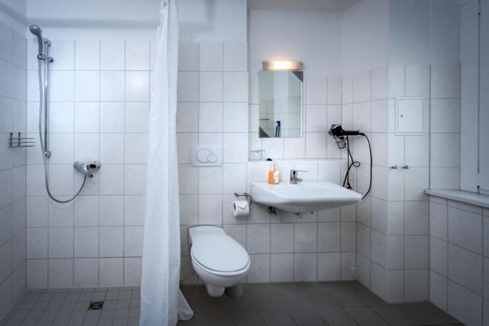 H& Gästezimmer Heinrich&Heinrich im Ostseeviertel jedes Zimmer mit Küchenzeilen - Parkplatz und 24h Check In Greifswald Exterior foto