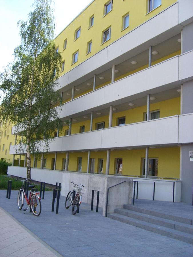 H& Gästezimmer Heinrich&Heinrich im Ostseeviertel jedes Zimmer mit Küchenzeilen - Parkplatz und 24h Check In Greifswald Exterior foto